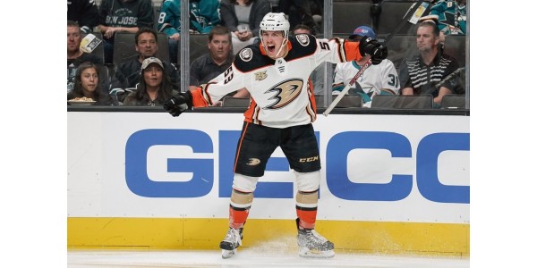 Max Comtois utser Kanada Captain